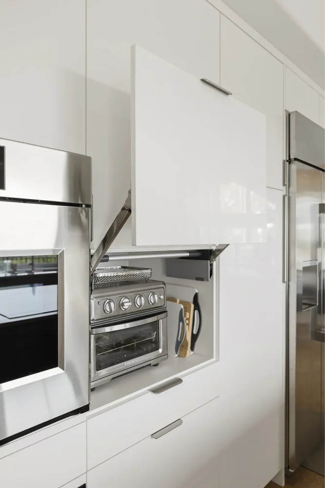Bright kitchen remodel with modern finishes